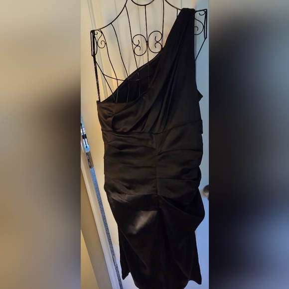 Black Dress by Suzi Chin for Maggy Boutique (16) - Picture 4 of 7